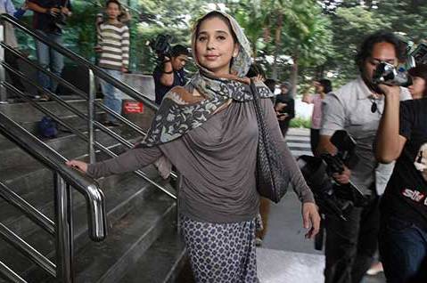 Ayu Azhari Merayu, Uang Ahmad Fathanah pun Mengalir 